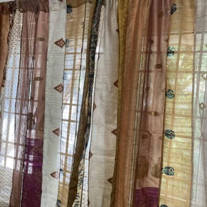 Rideaux Saree beiges recyclés faits à la main avec des bandes Saree fenêtre et porte Rideau transparent crème hippie Boho Saree décoration d&#39;intérieur