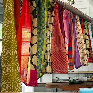 Cantonnières Boho Saree Lambrequins saree recyclés faits main avec lanières de saree Rideau transparent hippie pour fenêtre et porte Rideau Boho Sari pour décoration d&#39;intérieur