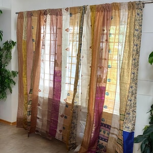 Rideaux Saree beiges recyclés faits à la main avec des bandes Saree fenêtre et porte Rideau transparent crème hippie Boho Saree décoration d&#39;intérieur