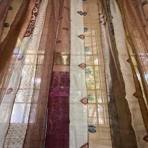 Tende sari beige, tende sari riciclate fatte a mano con strisce sari, tenda hippie trasparente color crema per finestre e porte, arredamento per la casa in stile boho sari