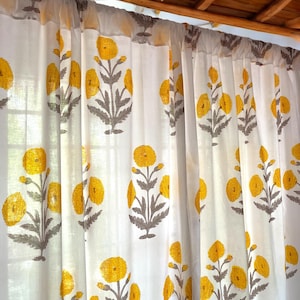 Rideau imprimé en blocs de coton fait main, fleur de pavot de l&#39;Himalaya jaune, traitement de fenêtre élégant, décoration d&#39;intérieur classique pour salon chambre