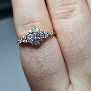 1.320ct 9K Gold Swarovski Zirconia Halo Ring SIZE P