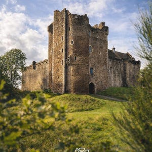Impresión del Castillo de Doune: Castillo Leoch, lugar de rodaje de Outlander, fotografía mate de 10x8 pulgadas.