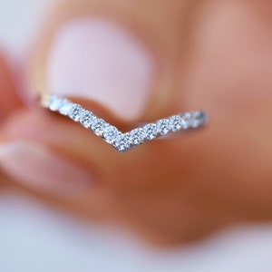 V Shaped Band, 1.5mm Moissanite Wedding Band For Women, V Shape Ring, Chevron Band, Curved Wedding Band, Solid 14K Gold Ring, V Wedding Band