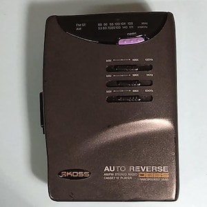 KOSS AM-FM Portable Stereo Cassette Player (walkman) model PP112 - tested and working (see description)