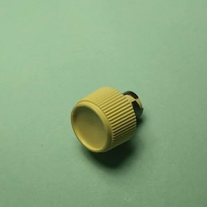 Kleine vintage bedieningsknop (jaren 70) - crèmewit