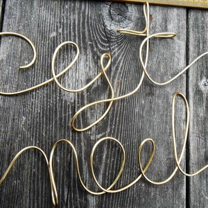 C&#39;est Noel Brass Wire Sign for Home Or Office Christmas Decor