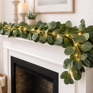 Guirlande d'eucalyptus pré-éclairée avec lumières LED 1,8 m, alimenté par piles