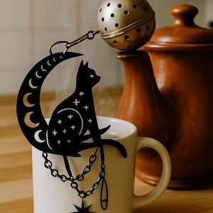 Black Cat Tea Infuser – Loose Leaf Tea Ball with Charm – Halloween Gift for Tea Lovers – Witchy Kitchen Decor – Spooky Cat Accessory
