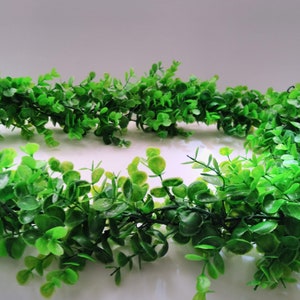 Green Boxwood Garland 5 Ft Long for Small Mantel, Table Runner, Jungle Theme Party Decor