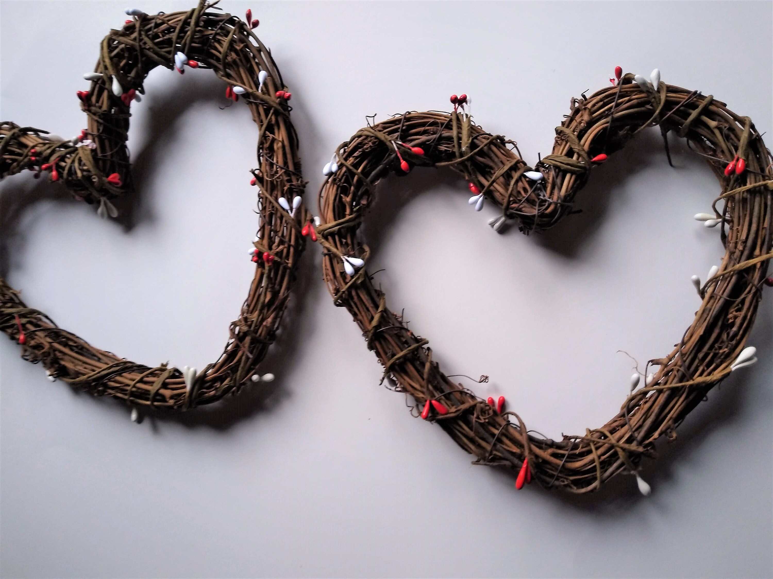 Artificial Heart Pip Berry Garland – Valentines' Day and Sweetest Day  Rustic Berries, Farmhouse Home Decor for Table Arrangements, Fireplace  Mantel