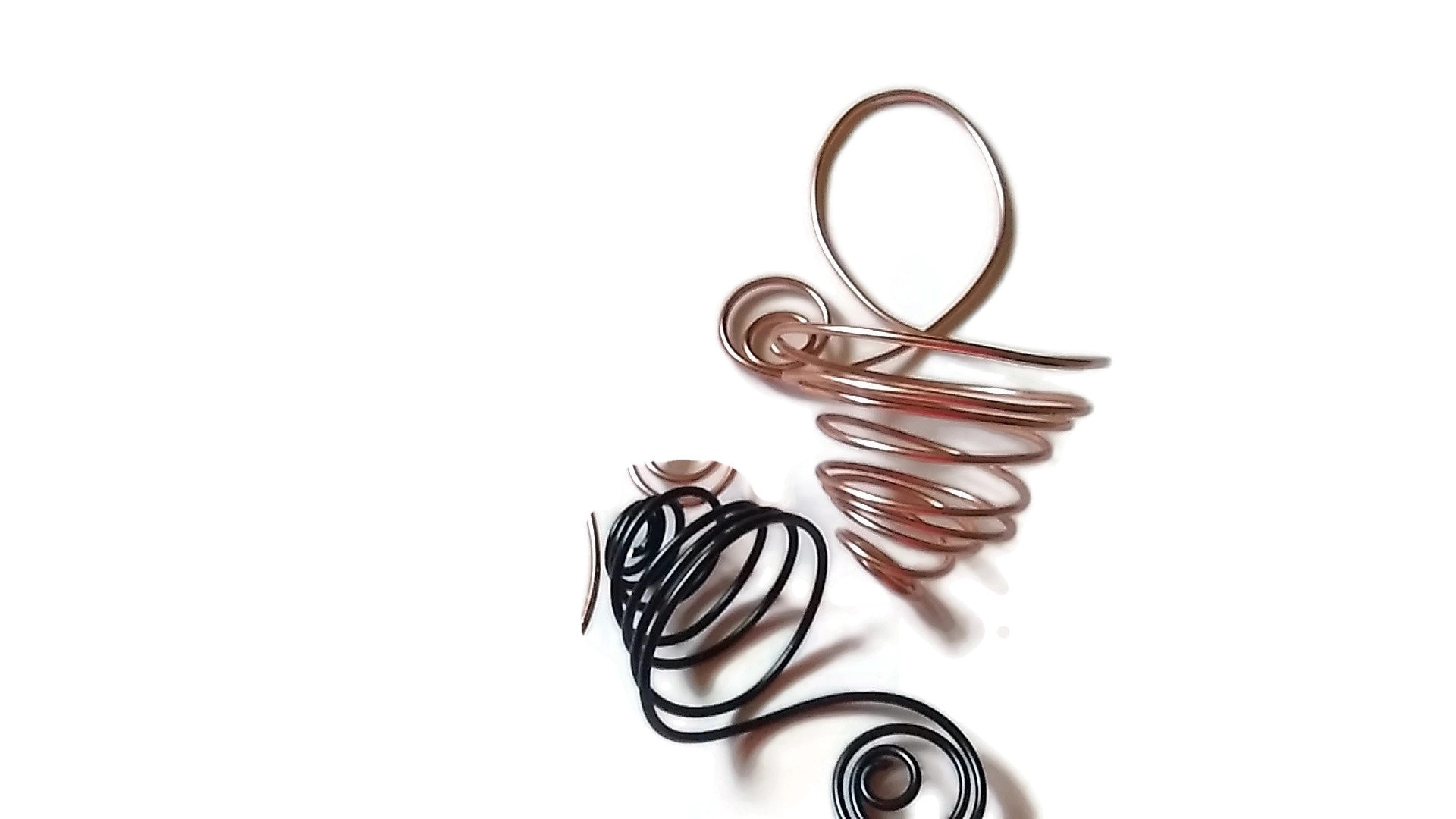 Hanging Air Plant Display Set: Copper & Black Aluminum Wire