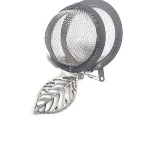Mesh Tea Ball Strainer – Stainless Steel Loose Leaf Infuser with Chain Hook – Reusable Steeper for Cup, Mug, or Teapot