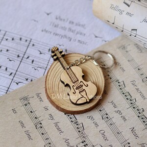 Portachiavi In Legno A Forma Di Chitarra - Collezione AC/DC Angus Young - Modello Da Collezione Fatto A Mano - 3
