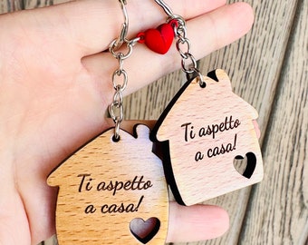 Portachiavi in legno casa, amore, famiglia, love - Incisione laser - personalizzato di coppia San Valentino