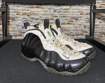 black foamposite laces