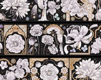 Puede incluir: Cinta washi decorativa con diseños florales en blanco y dorado sobre fondo negro. La cinta presenta ilustraciones detalladas de flores, elementos arquitectónicos y adornos ornamentados, creando una estética elegante.