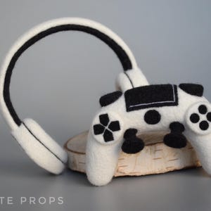 Newborn headphones and gamepad set Newborn felted props props Photography props woolen gamapad newborn woolen headphones newborn