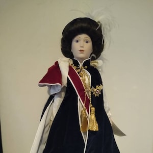 Franklin Heirloom Queen Elizabeth II Porcelain Doll