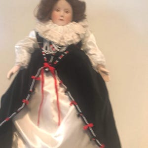 Franklin Mint Queen Elizabeth I Porcelain Doll.