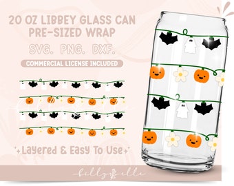 Puede incluir: Un diseño digital para una envoltura de lata de vidrio Libbey de 20 onzas con una guirnalda de temática de Halloween con murciélagos, fantasmas, calabazas y flores. El diseño está en capas y es fácil de usar. Se incluyen archivos SVG, PNG y DXF. Licencia comercial incluida.
