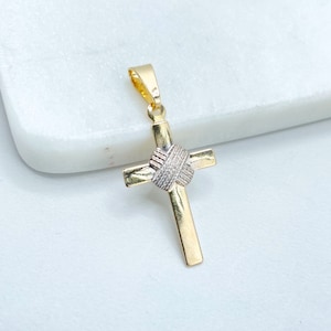 18K ゴールドフィルド ツートン ラップ クロス チャーム ペンダント、宗教ジュエリー、卸売ジュエリー製作用品