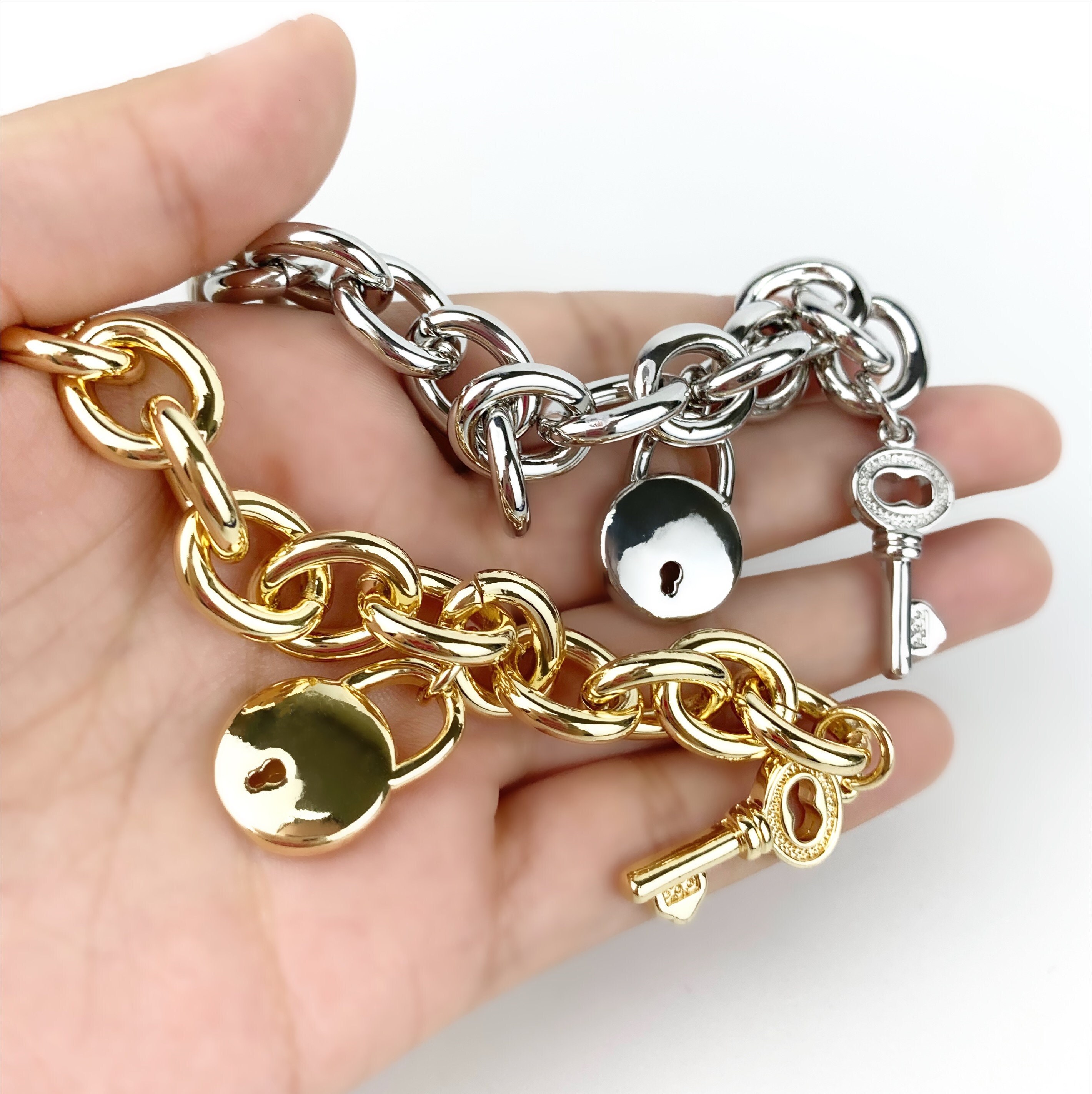 LOUIS VUITTON Bracelet Monogram Bracelet/LV Chain Links