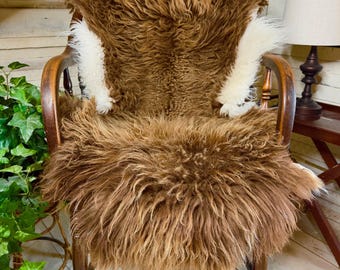 Piel de oveja islandesa, color marrón cremoso con bordes blancos, curtido regular, lana suave de grosor medio, criada en granja, piel de oveja, decoración rústica para el hogar, manta para silla.