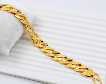 22K Gold Cuban Link Bracelet for Men: Lightweight Daily Wear