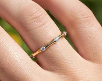 Diamond Gold Ring: Elegant Thin Band - Sparkling Accent Stones