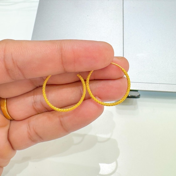 18K Gold Hoop Earrings | Lightweight Minimalist Hoops | Dainty Everyday Jewelry for Women