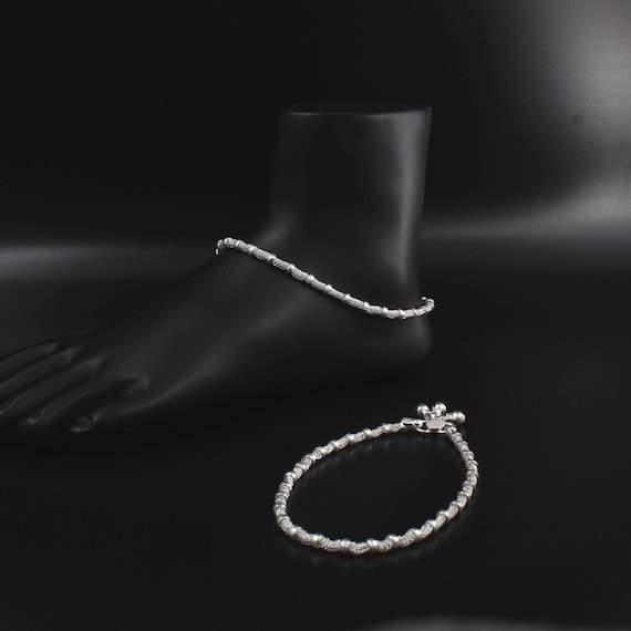 Minimalist Silver Anklet: Elegant Dangling Charm Foot Jewelry