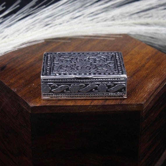 Handcrafted Silver Sindoor Box: Floral Engraved Kumkum Dabbi