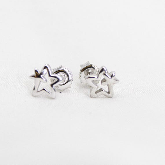 Minimalist Star Stud Earrings: Silver Tone Hollow Design