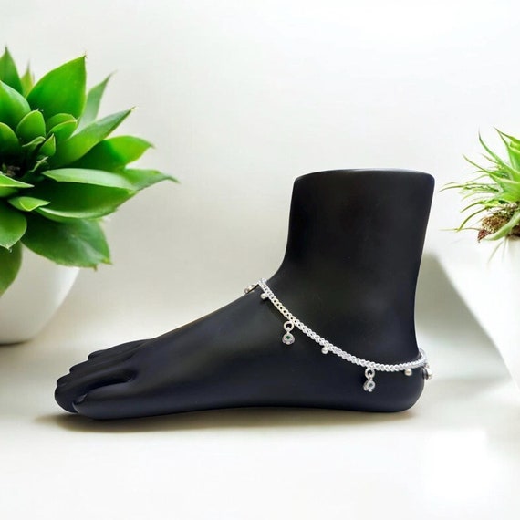 Minimalist Silver Anklet: Elegant Dangling Charm Foot Jewelry
