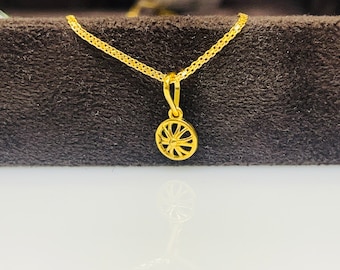 18k Gold Pendant: Elegant Women's Jewelry Gift