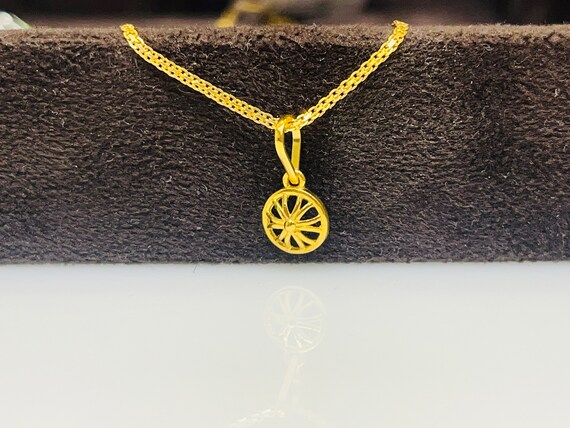 18k Gold Pendant: Elegant Women's Jewelry Gift