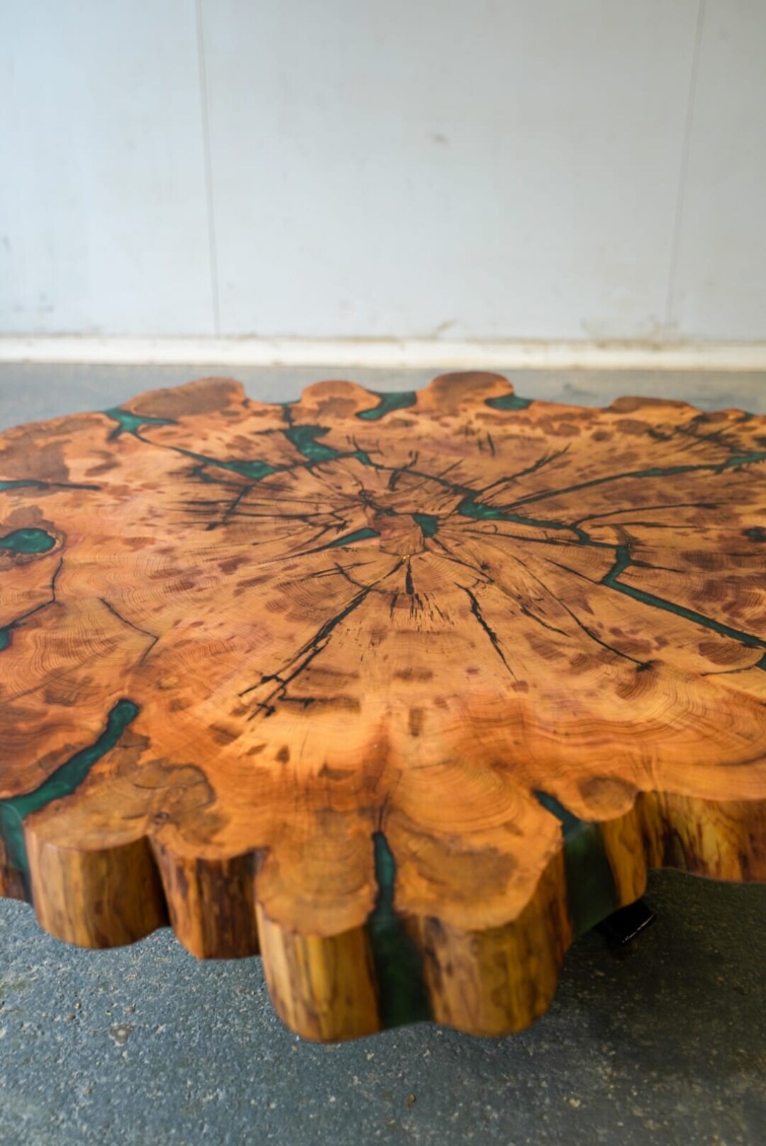 Luxury Top of the Range Bespoke Epoxy & Yew Coffee Table. 1.2m Diameter ...