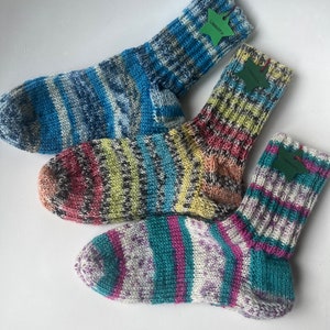 Handgestrickte Wollsocken für Kinder 34-35 bunt-grau