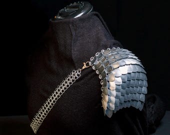 Single Shoulder Pauldron/Epaulet