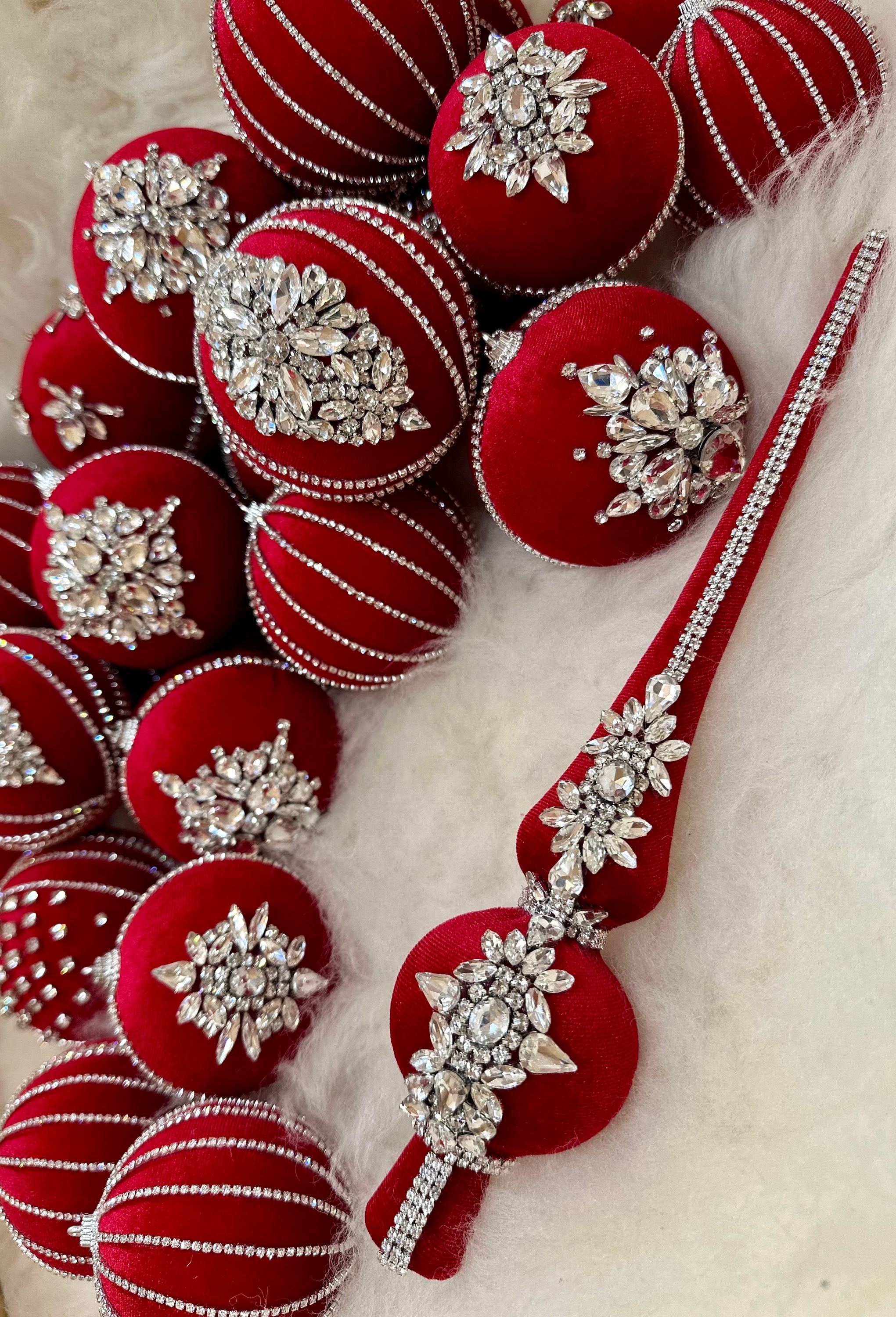 RED AVAILABLE 31pcs Set of Christmas Tree Ornaments With Topper ...