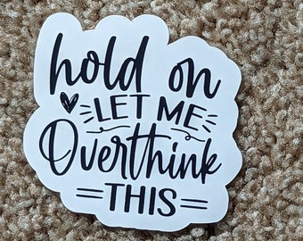Pegatina "Pensando demasiado": vinilo divertido sobre la ansiedad para laptop, botella de agua o álbum de recortes. Acabado holográfico o blanco.