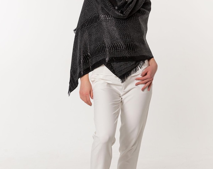 Cashmere Shawl in Black Pashmina – Powerful Snake Skin Design, Luxurious & Bold