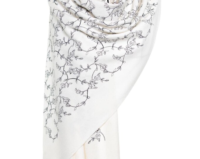White Handmade Embroidery Shawl – Soft & Warm Cashmere Blend with Hand-Stitched Flowers – Exclusive Italian Design