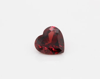 3,15 ct hjärtformad röd granat, VS-klarhet