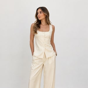 Combi-set van satijn-linnen, feestkleding boven/onder, dames hemdjas broek