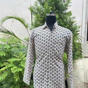 Floral Print Leinen Kurta Shirt - indische Männer ethnische Kleidung