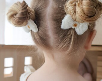 Mini pince à fleurs en tremble ~ Pinces à cheveux pour bébés et enfants, pince à cheveux brodée, accessoires pour cheveux, accessoires pour cheveux pour tout-petits, fait main.