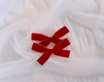 Mini nœud en velours rouge ~ Nœuds pour cheveux bébé et enfant, nœuds pour cheveux à moulinet, ensembles queue de cochon, accessoires pour cheveux pour tout-petits, faits main.