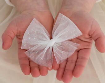 Noeud en tulle scintillant nacré ~ Noeuds pour cheveux pour bébés et enfants, noeuds pour cheveux en forme de moulinet, ensembles de queue de cochon, accessoires pour cheveux pour tout-petits, faits main.